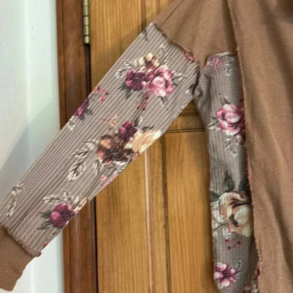 7th Ray Floral Thermal Shirt - Picture 2 of 4